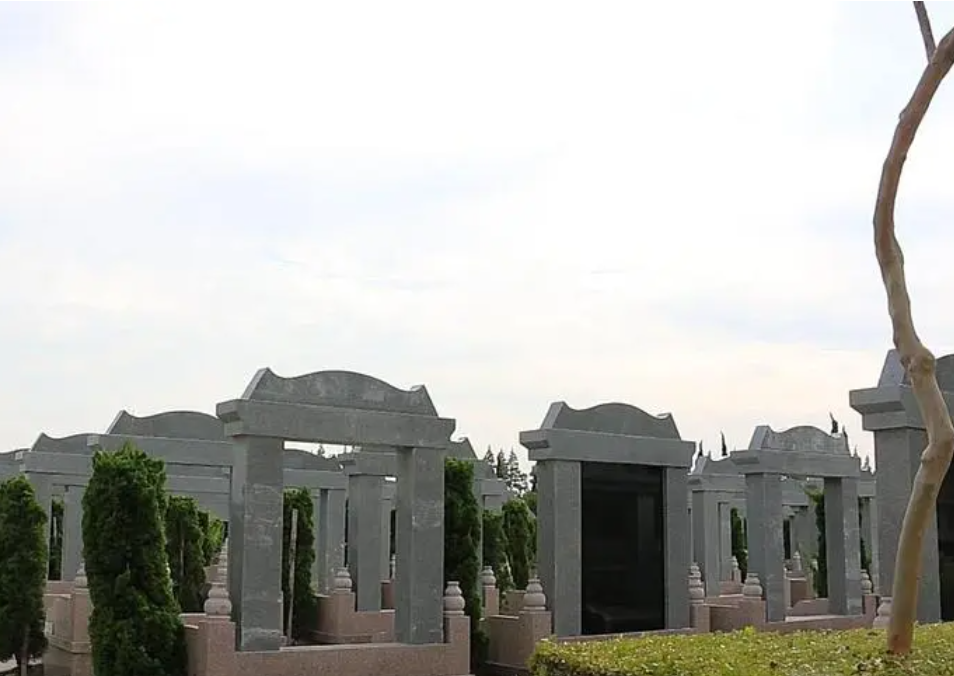 华亭息园是否提供墓地装修和绿化服务？