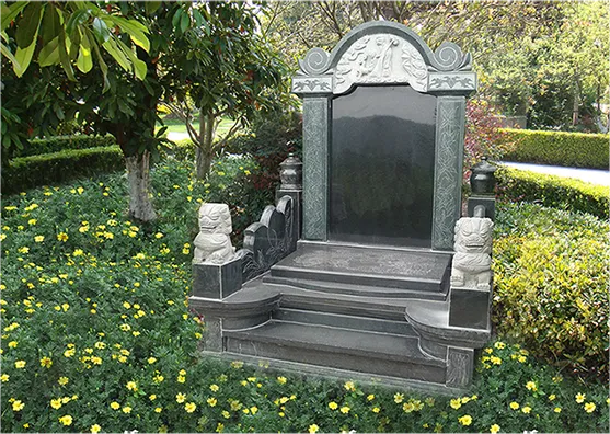 九天陵园的墓地面积和位置有何特点？