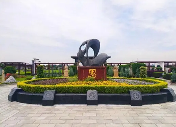华南陵园是否提供文化活动或纪念仪式？